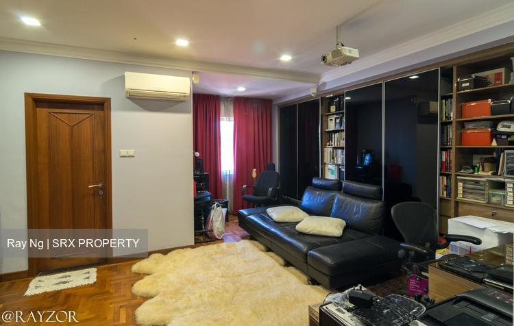 Kew Vale (D16), Terrace #163687182
